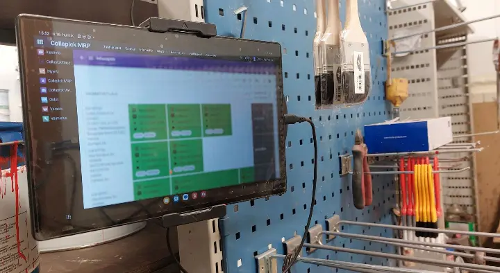 Copaint: Tabletti, jossa on Collapick MRP -näkymä yrityksen tiloissa.